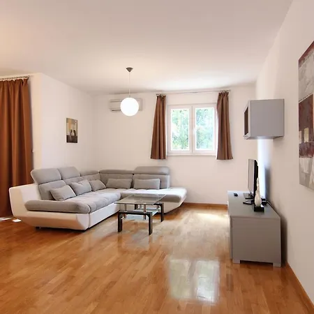 شقة My Place سبليت